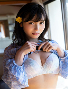 美女脱去所有胸罩